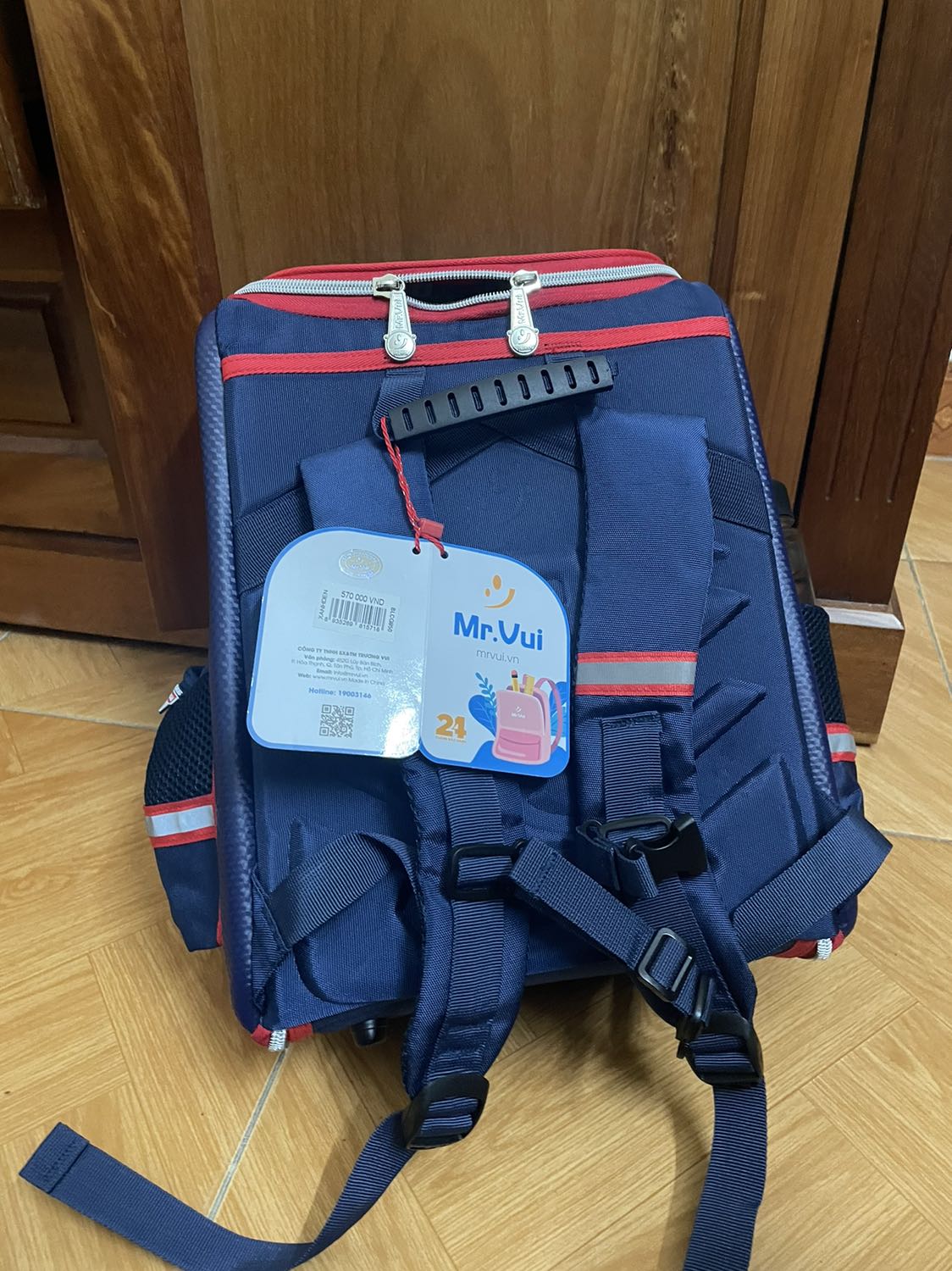 Tiki giao hàng siêu nhanh luôn ạ. Đặt chiều thứ 5 mà sáng CN có rồi ( từ HCM ra HN). Ba lô đẹp xuất sắc luôn ạ. Cứng cáp đứng form từng chi tiết ko chỉ thừa. Màu sắc nét. Bé nhà mình rất thích ạ