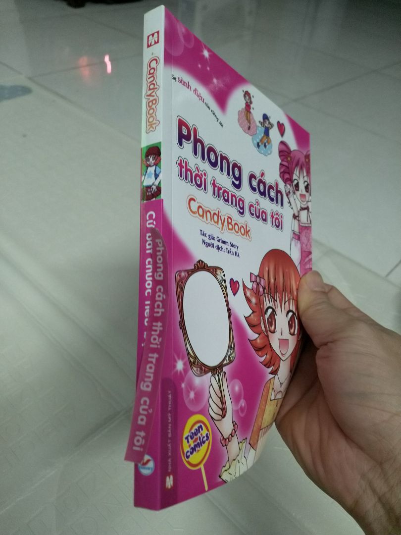 Mua 12 cuốn, mới nhận 4 cuốn mà đã có 2 cuốn bị lỗi rồi. Cuốn phong cách thời trang của tôi thì bị lỗi in tiêu đề thành "cứ bắt chước nếu bạn có thể" phải dán bằng miếng tiêu đề  đè lên nhưng bị tróc keo ra. Thật sự không hài lòng cho đơn hàng lần này, đề nghị Tiki khắc phục.