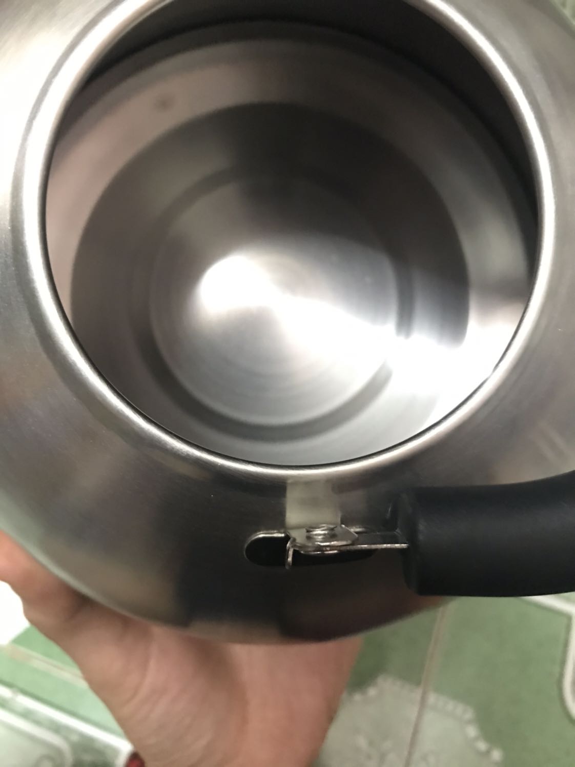 Sản phẩm nhỏ xíu, 2.5l nhưng chỉ nên dùng ở mức 2l thôi, bạn nào nhiều nhu cầu hơn thì nên chọn size khác. 
Chất khá mỏng, hi vọng dùng không bị vấn đề gì, đựng nước nóng nên cũng hơi sợ. 
Smartcook là 1 thương hiệu con của Elmich nhé, hi vọng là chất lượng được như đồ của Elmich