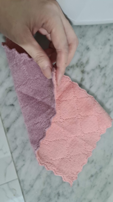 Vải mềm, lau sạch, thấm nước. Xài OK, hơi bé