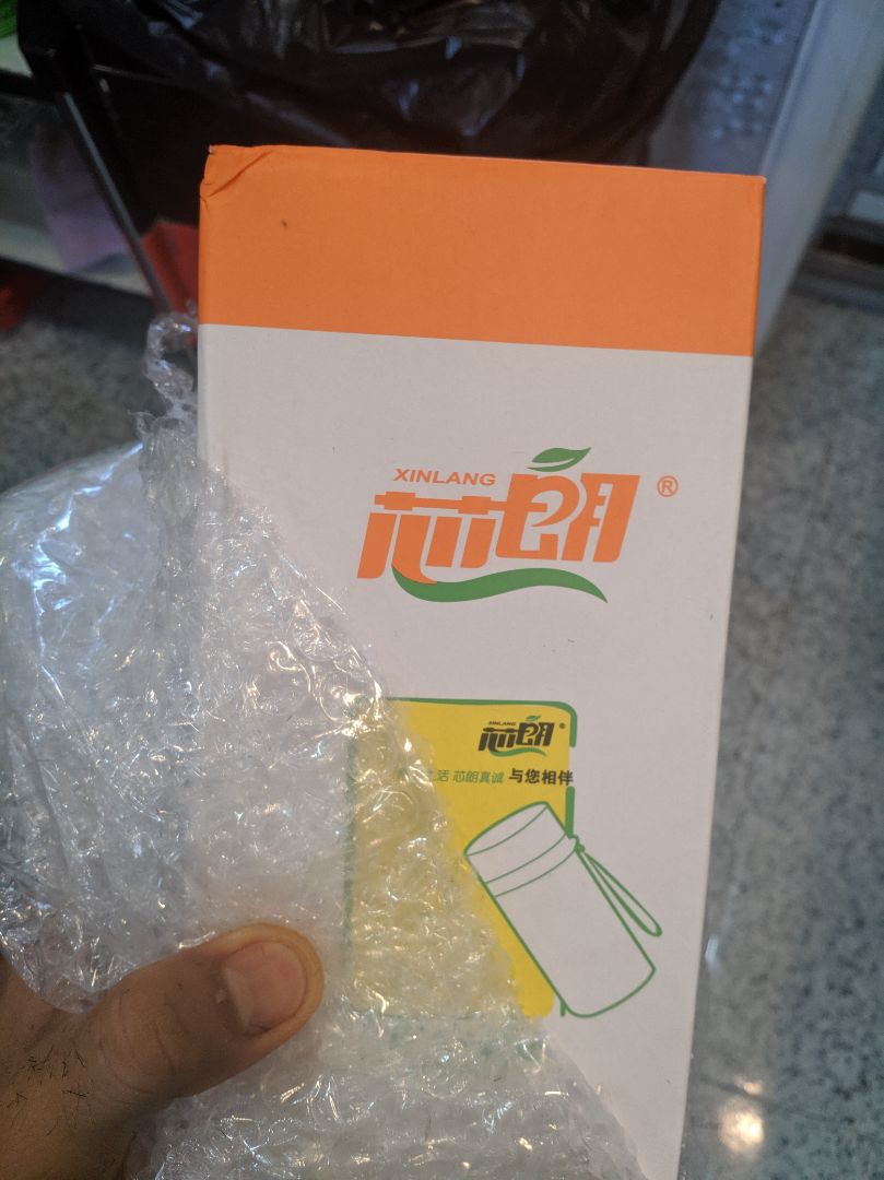 ko giống như hiệu đã mô tả như hình đặt hiệu BAOL gởi sản phẩm hiệu khác