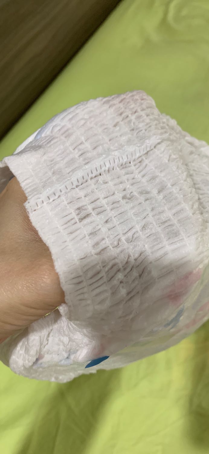 Hàng trông xịn phết các mẹ ạ. Hàng Việt Nam chỉ 5k/ chiếc mà cảm quan tổng thể giống Merries của Nhật 17k/chiếc luôn ấy. Chưa dùng thử nên chưa đánh giá tiếp ạ.