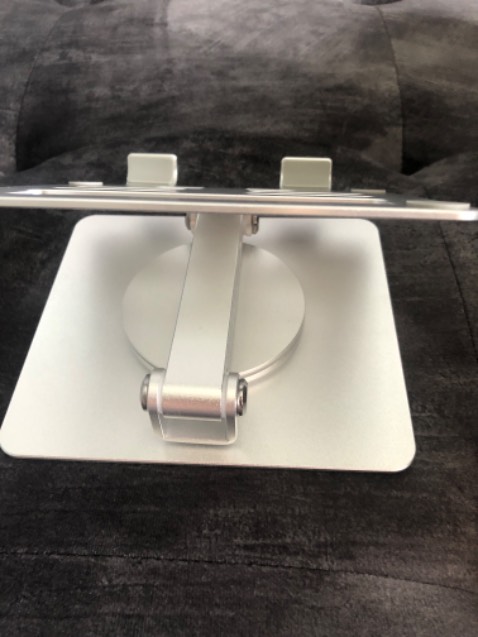 Giá đỡ hợp kim chất lượng, trc có mua có bé nhà xài ipad vs giá cố định nay shop có loại này mình thấy tiện lợi hơn ở chỗ xoaay 369 độ, độ hoàn thiện sp cao