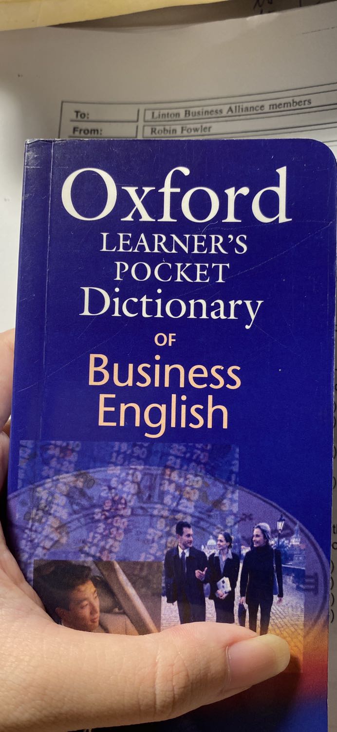 Mới mua nhưng không có bọc ni lông giống như quyển dictionary pocket bình thường. Và bìa hơi xước nữa