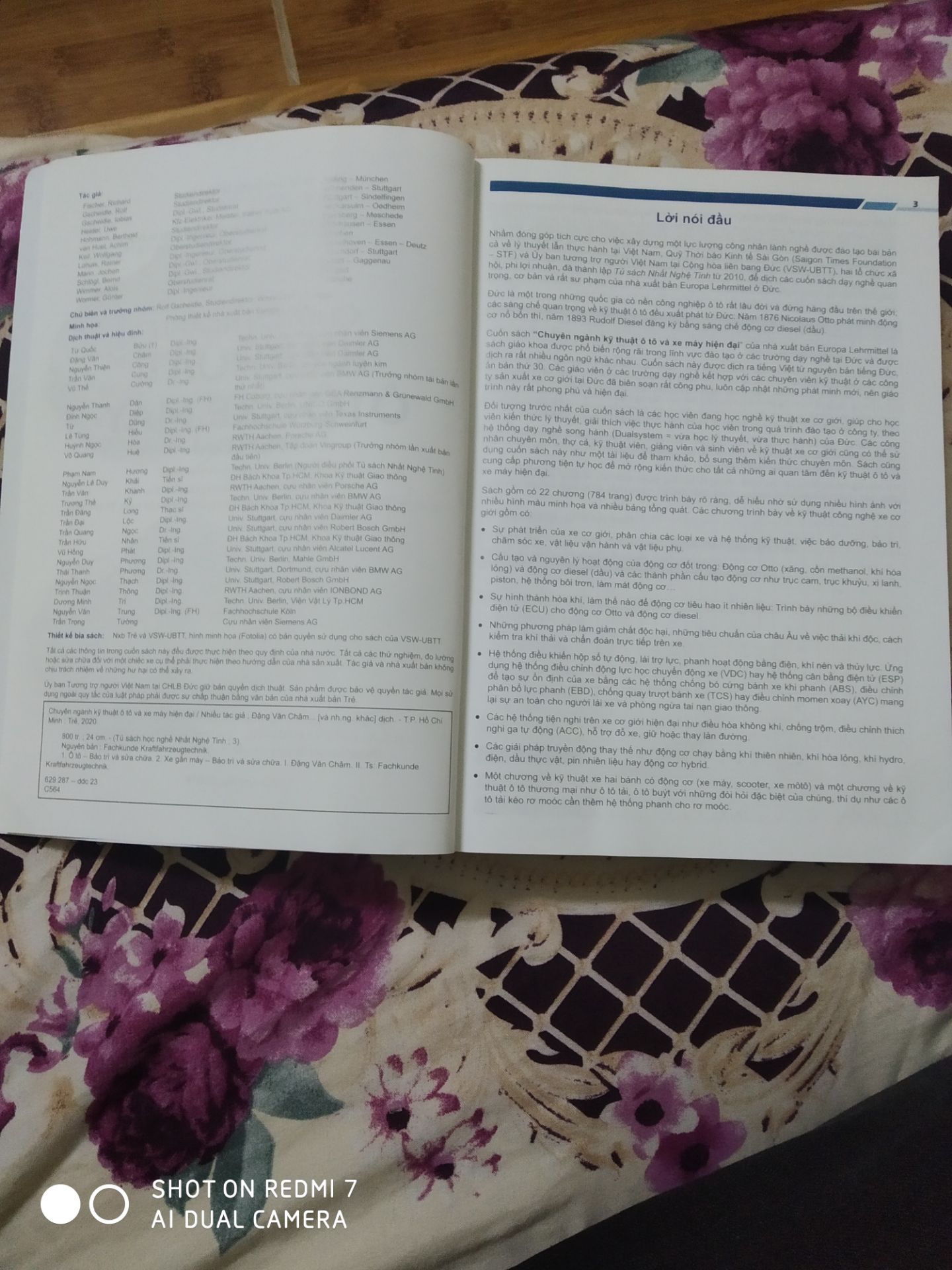 Mình thích quyển này gần như nhất trong tủ sách Nhất Nghệ Tinh, phải đi làm suốt nên 1 tuần chỉ xem được 1 vài lần, góp tiền lo cuộc sống, chưa biết đến lúc nào nhập học trực tuyến. Mua được sách vui và an tâm lắm :))