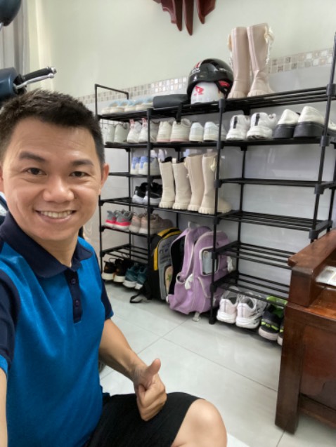 Kệ chắc chắn, độ sâu chuẩn để giày thể thao vừa vặn. Xứng đáng hàng thương hiệu Kệ chắc chắn, độ sâu chuẩn để giày thể thao vừa vặn. Xứng đáng hàng thương hiệu