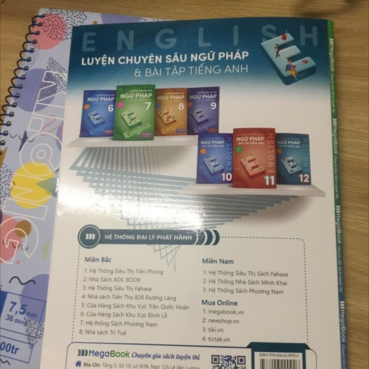 Mk đã mua quyển này đc 1 thời gian sách trình bày khá đẹp mắt từ vựng dễ nhìn để học sát vs sách giáo khoa trên lớp mk thấy rất ổn mn nên mua học nếu mất gốc ngữ pháp 12🥰
