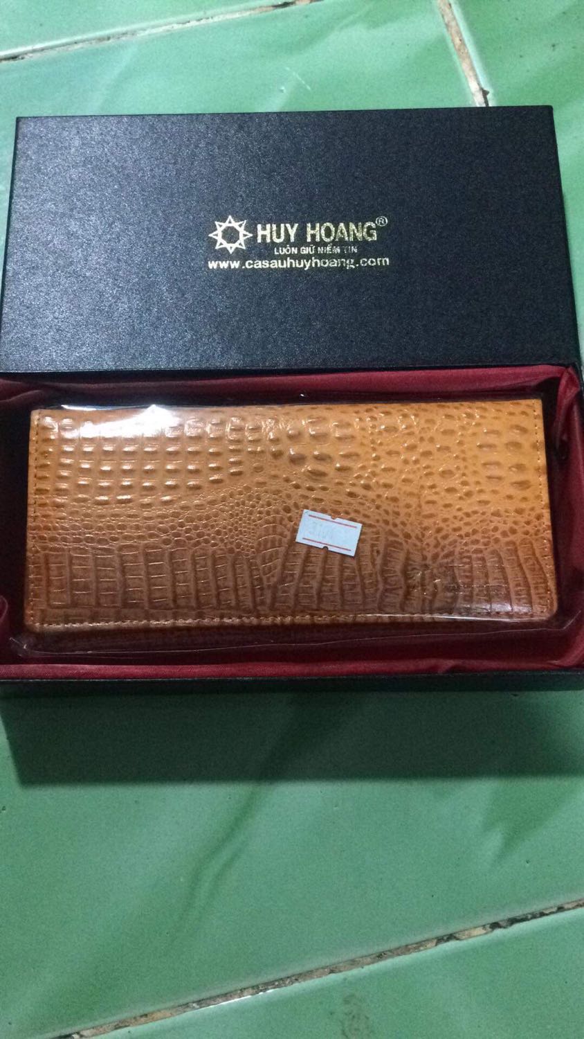 Ví đẹp gấp rất tiện lợi đóng hộp kĩ càng rất đáng tin cậy và hài lòng vê sản phẩm