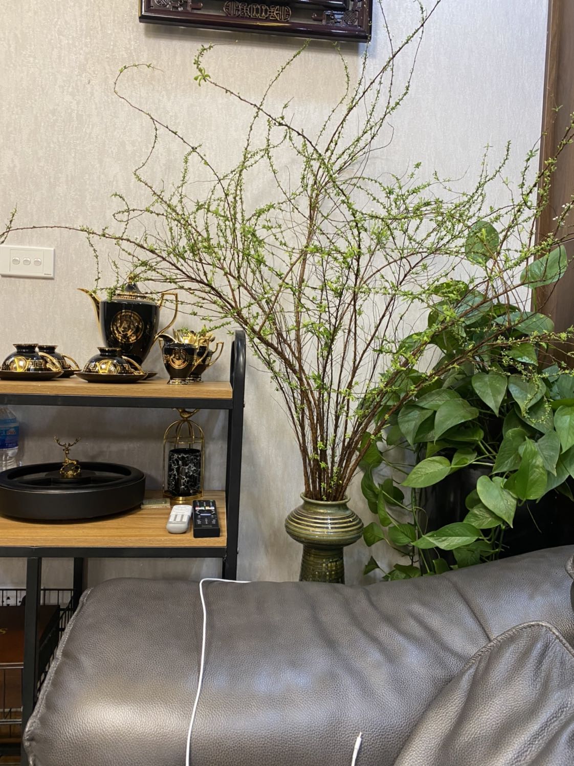 Kệ chắc chắn, dễ lắp ráp, kt đúng như mô tả, giao hàng hơi chậm nhưng m vẫn cho 5 sao về chất lượng