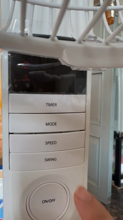 Sản phẩm bị lỗi, các nút bấn lỏng lẽo, ko chắc chắn. Remot ko điều khiển được. Yêu cầu Tiki hổ trợ đổi trả sản phẩm. Xin cảm ơn