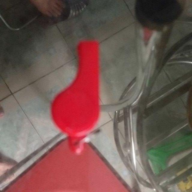 Còi nhựa chắc chắn, thổi tiếng rất to và vang. Hàng giống hình trên web, còi tiếng to, rõ ràng, chất lượng tốt