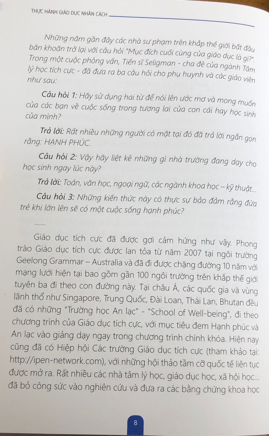 Mình theo dõi *** của 1 trong 3 tác giả là Nguyễn Minh Thành một thời gian khá lâu. Bạn ấy có nhiều chia sẻ rất hay và hữu ích. Cuốn sách in màu trên nền giấy đẹp thể hiện rõ sự chỉn chu của các tác giả. Cuốn sách cần thiết cho mình ở thời điểm này. 
Cảm ơn Tiki đã bọc sách rất đẹp ?