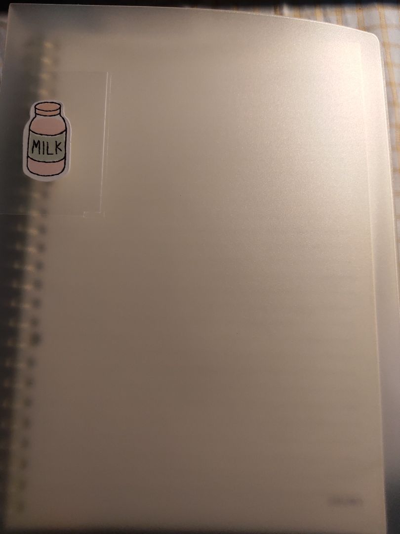 Ngoài việc móp phần đuôi một tẹo thì hàng giống hình lắm nha mn. Hàng được quấn kĩ càng nhiều lớp bằng nilon chống xốc, giao nhanh. Kia là mình dán thêm vào chứ lúc đầu k có đâu.