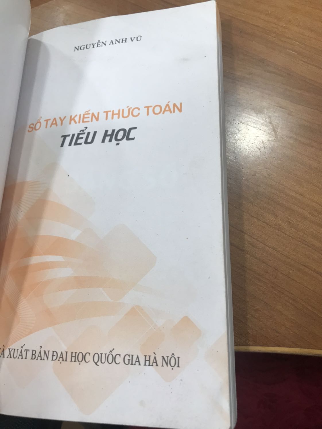 Mình mua hàng tiki khá nhiều nhưng đây là lần không hài lòng nhất. Sách nhận cũ, bẩn. Ko hiểu bạn sắp hàng nghĩ gì khi chọn quyển này