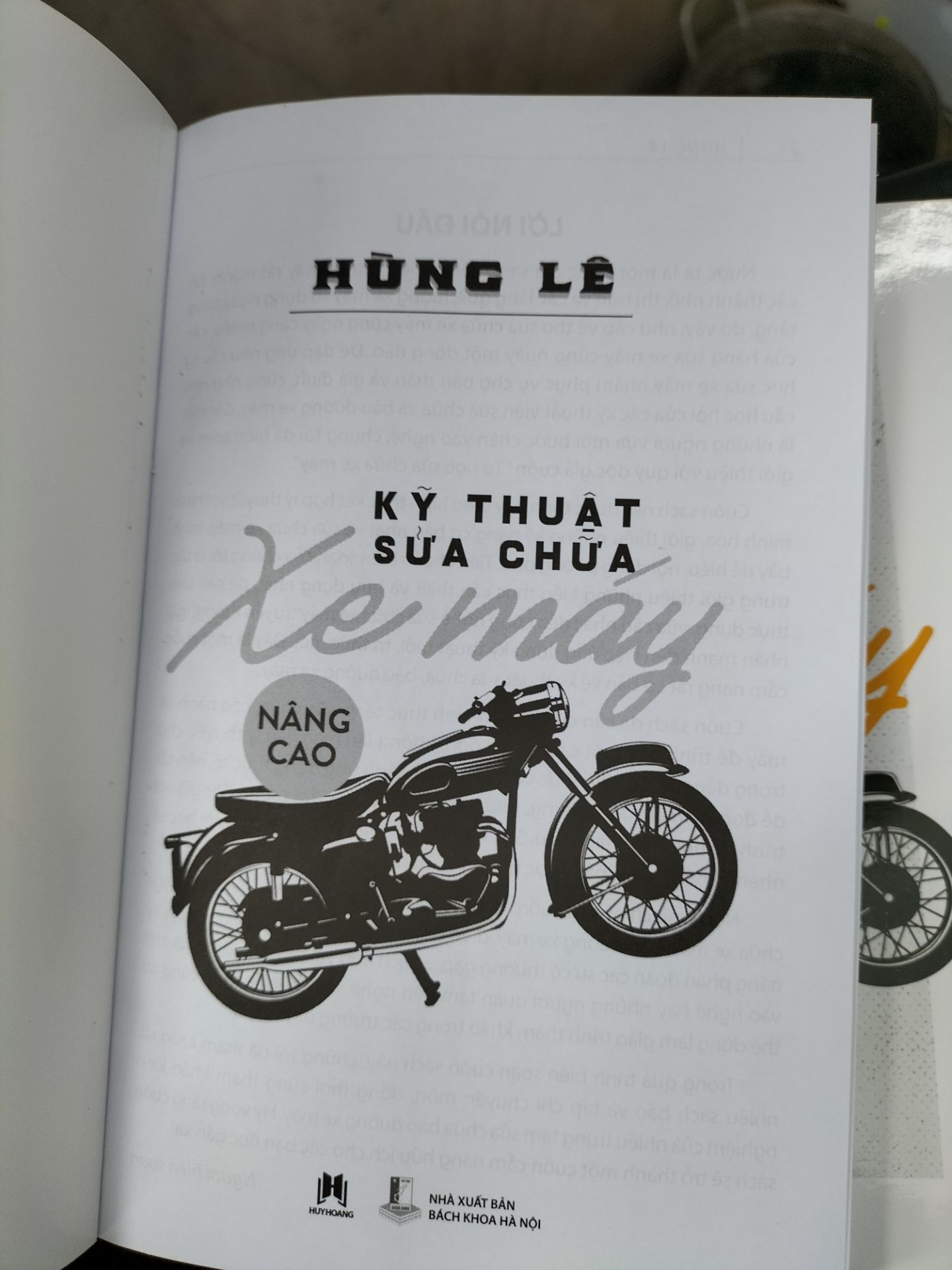 cuốn sách đẹp đầy dặn bìa cứng nhìn đẹp vô cùng. hy vọng sách sẽ giúp ích nhiều cho em mình.