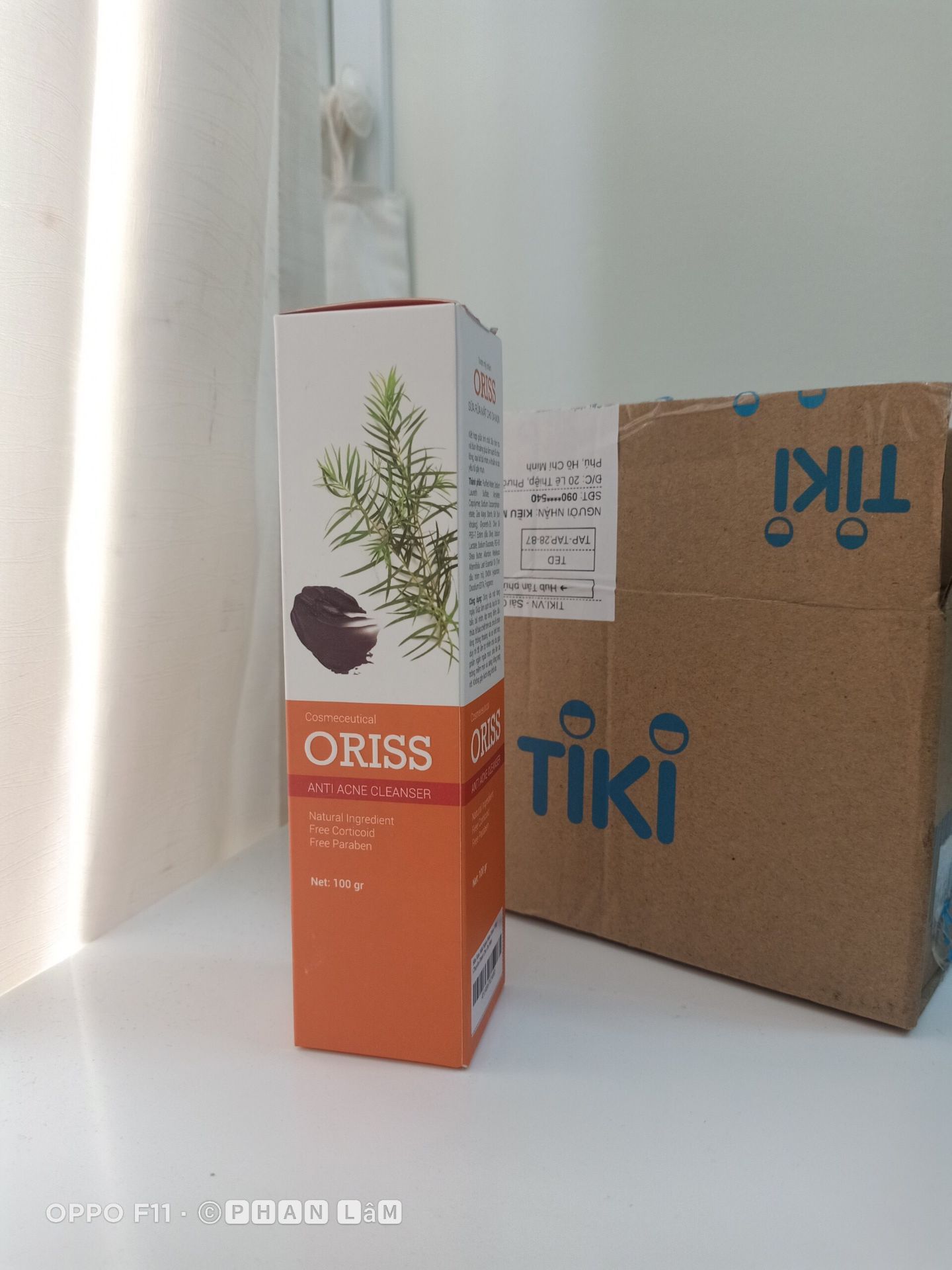 Lúc mới mở ra thấy sữa rửa mặt có màu vàng nâu thấy hơi kì kì, có thêm mấy hạt liti nữa sợ nó bào da mạnh. Nhưng mà lúc xài mới thấy hết hồn, sữa rửa mặt nhiều bọt và rửa sạch cực kì, mấy hạt liti nó hòa tan ra luôn làm da cho sạch như được tẩy tế bào chết, mình bị mụn ẩn nó đẩy lên được 1 ít luôn. Ấn tường đầu thấy khá tốt, hiệu quả thì pahir xài thêm thời gian nữa mới kiểm chứng được