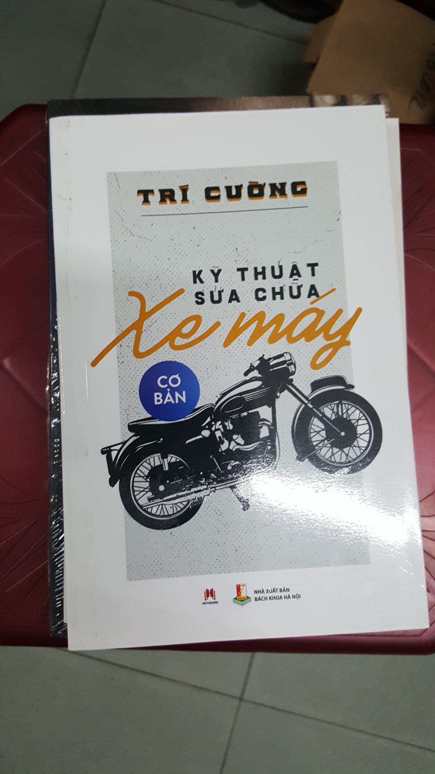 Tiki giao hàng nhanh, đóng gói cẩn thận. Sách cung cấp những kiến thức về những bệnh thông thường giúp người đi xe hiểu thêm về phương tiện đi lại hàng ngày, giúp sử dụng và bảo dưỡng xe tốt hơn. Ủng hộ tiki.