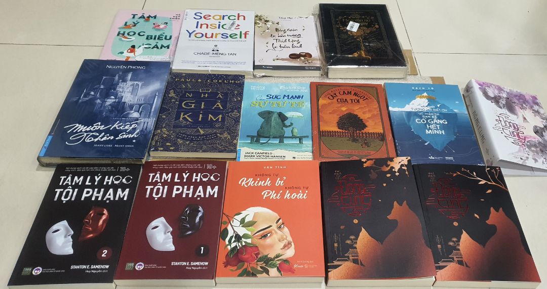 Nhà sách giao hàng nhanh. đóng gói cẩn thận, sách mới đẹp. Bạn bè giới thiệu nên mình mua đọc.