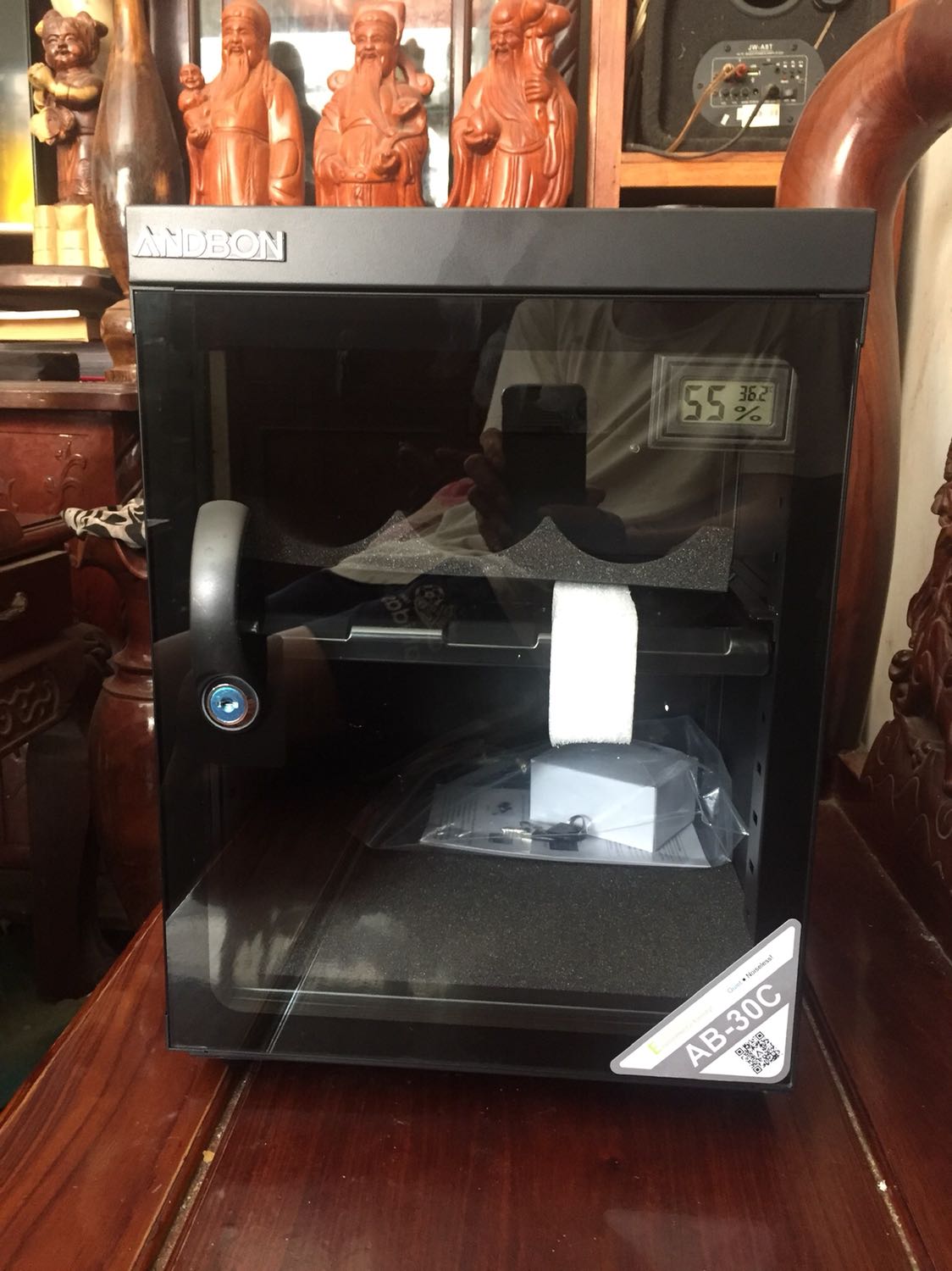 Sản phẩm đẹp đúng như mô tả. Đóng gói rất cẩn thận, giao hàng cực nhanh. Rất hài lòng. Về chất lượng sản phẩm phải chờ sử dụng 1, 2 tháng mới có thể đánh giá được.