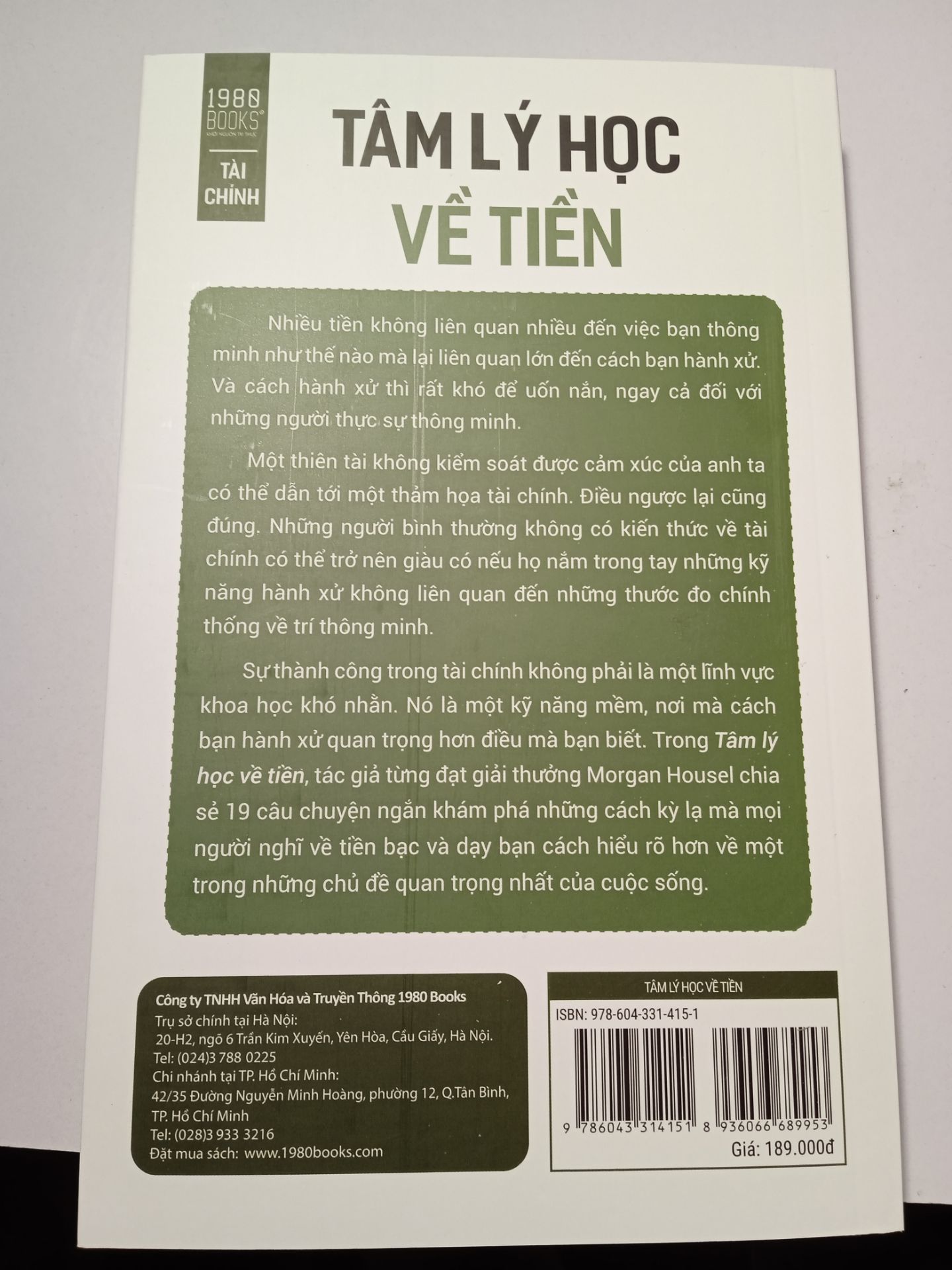 Đọc được 1/3 cuốn sách, mình có được góc nhìn rộng hơn về tiền và cách đầu tư cũng như kiếm tiền. Rút được bài học của những người đi trước, có nhiều lời khuyên bổ ích để tăng cường thu nhập cá nhân. Về cơ bản thì đây là cuốn sách đáng mua, với giá thành rẻ, bao bì đẹp, lỗi chính tả hầu như không gặp, vận chuyển thì không có bọc gói, gáy sách hơi lỗi nma chấp nhận được. Giao hàng cũng nhanh và ổn. Kết luận: Nên mua.