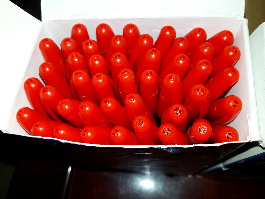 Tôi đặt hàng 2 hộp viết, mỗi hộp 50 cây , nhưng khi kiểm tra chỉ có 45 cây mỗi hộp. Mua bán ***, làm ăn không uy tín.