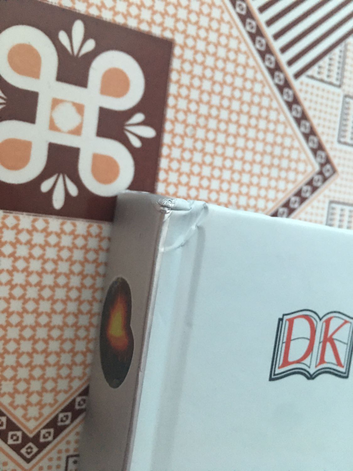 Tuy mình săn giá rẻ nhưng đóng gói cực kì kém, làm nát hết quyển sách không kể tới việc rách cả trang sách, giao hàng hẹn bảo thứ Hai giao nhưng đến tận trưa thứ Ba sau khi mình gửi *** thì mới giao. Mình đã liên hệ để hỗ trợ, cũng được xin lỗi vì giao trễ và thái độ shipper cũng tốt. Nên đánh giá 2 sao. Tiki nên gói hàng vào hộp bảo vệ sách hơn nhé, bọc bằng bì nilon thì sách nào chịu nỗi. Sách tuy sale nhưng cũng gần 400k mà gói tệ quá