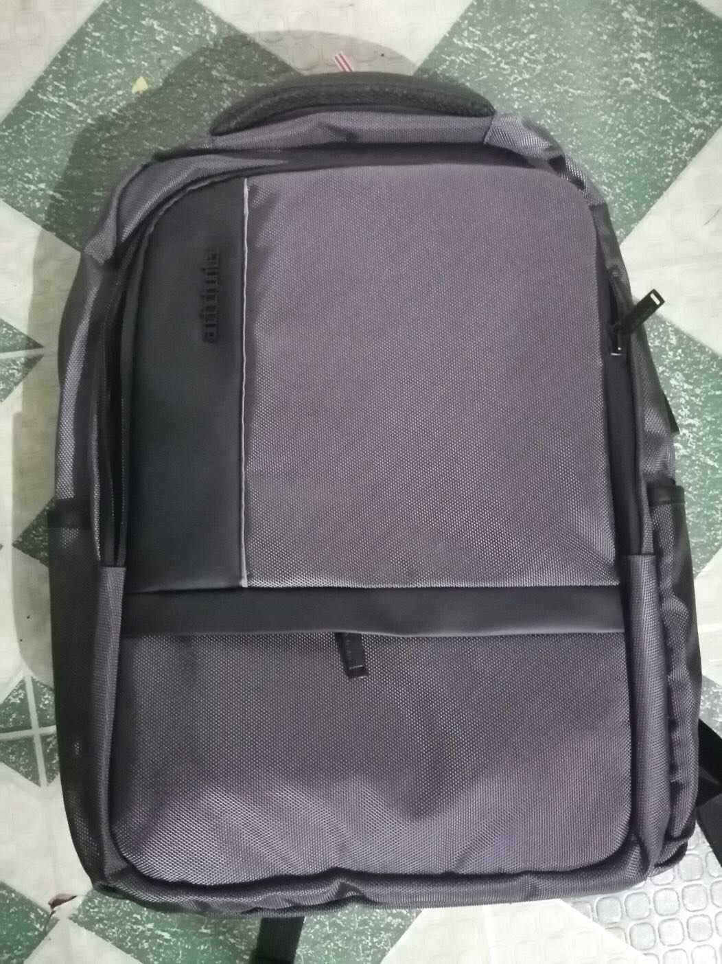 Ôi giòi ơi phải nói là tôi chọn đúng brand luôn í vừa đẹp sang - xịn - Xinh nhá . Ai do dự chốt đê kh phải lo đâu các bác !! ? yêu lắm có cả thư và sticker yêu lắm nhìu nữa , ngăn cũng to , đủ đựng có chống sốc nhaa !!