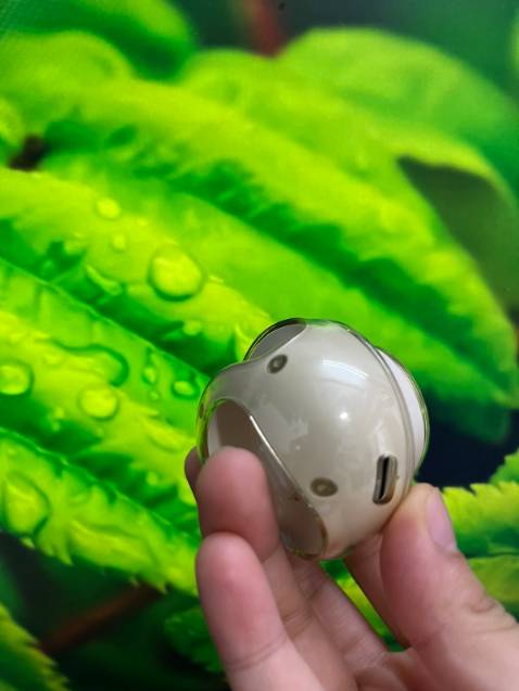 Âm thanh tốt, được cái đeo ko đau tai với rơi ra ngoài. Đặc biệt là pin rất trâu. Minh dùng để đi bộ nên rất ưng