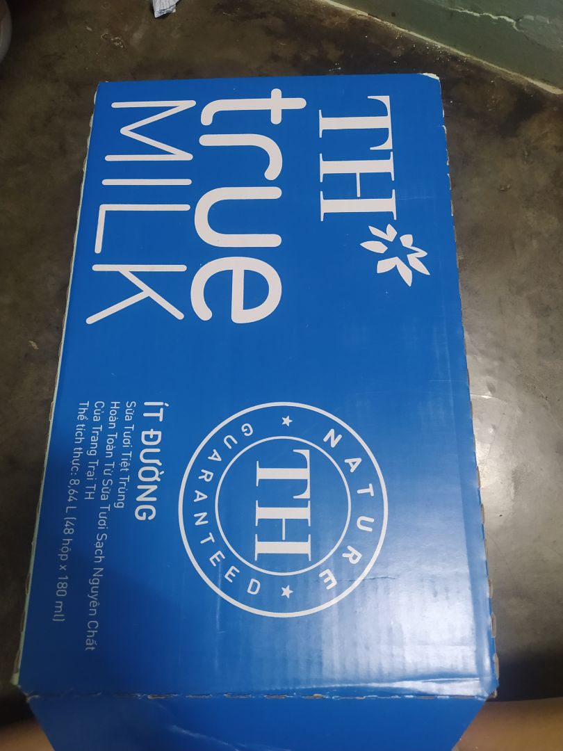 lần đầu tiên mình mua sữa trên tiki tuy giao hơi chậm nhưng không sao, sữa date xa, mua sale nên rẻ hơn ít đồng