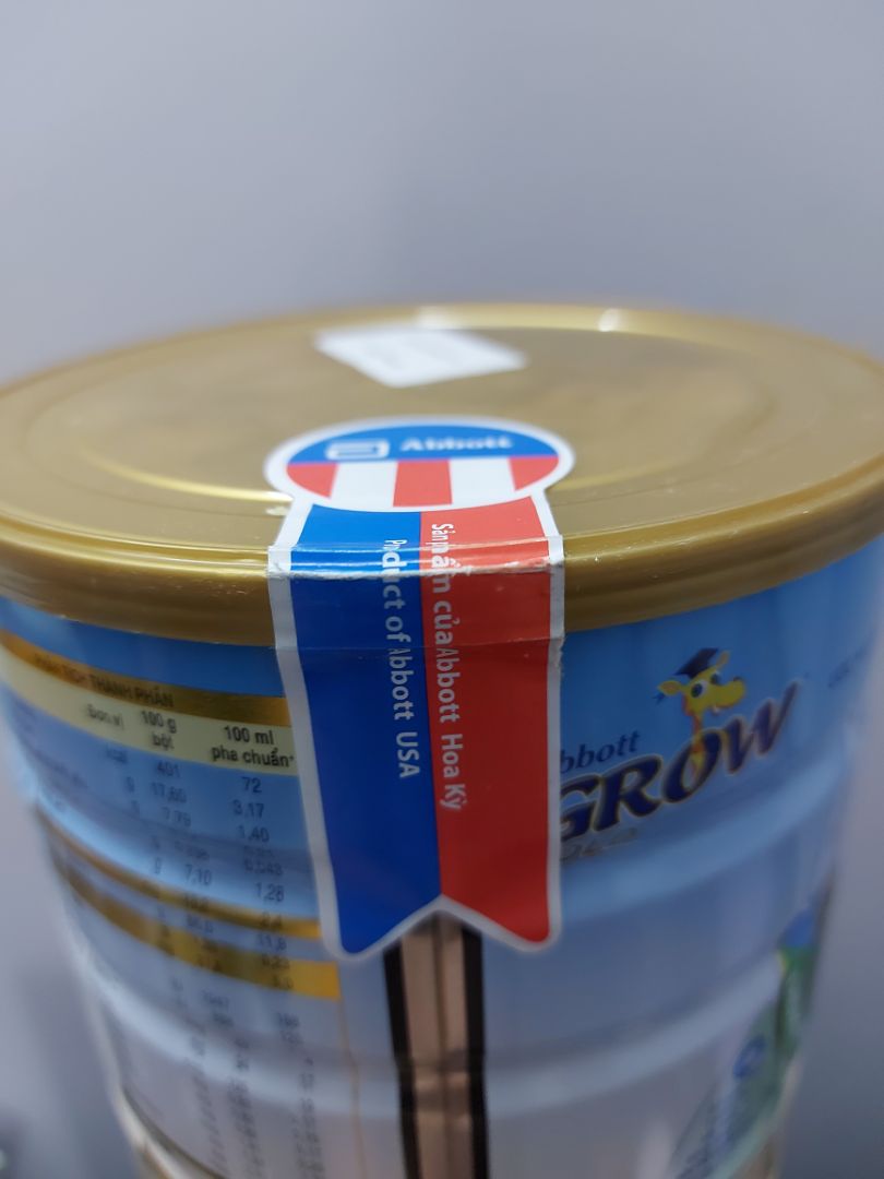 Đóng gói tương đối cẩn thận, hàng còn nguyên seal. Tiki chịu trách nhiệm bán + giao hàng nên cũng tạm yên tâm. Dịch nên đơn hàng giao chậm gần 1 tuần, chuyện này không sao cả. Nhưng shipper lại ko mặc đồng phục của tiki (hình như là của ahamove, có thể là liên kết giao hàng) nên mình thấy hơi lạ.