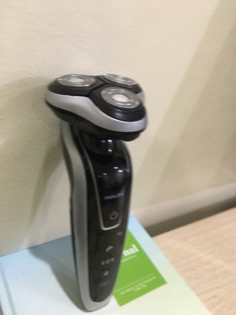 Mình đã *** thử và thấy máy cạo khá sạch, nhẹ nhàng, dễ chịu k gây rát/ ngứa, k có cảm giác đang cạo luôn. An toàn nữa! Về pin và thời gian sử dụng thì chưa biết nhưng trải nghiệm lần đầu thì rất ok nhé mọi người.