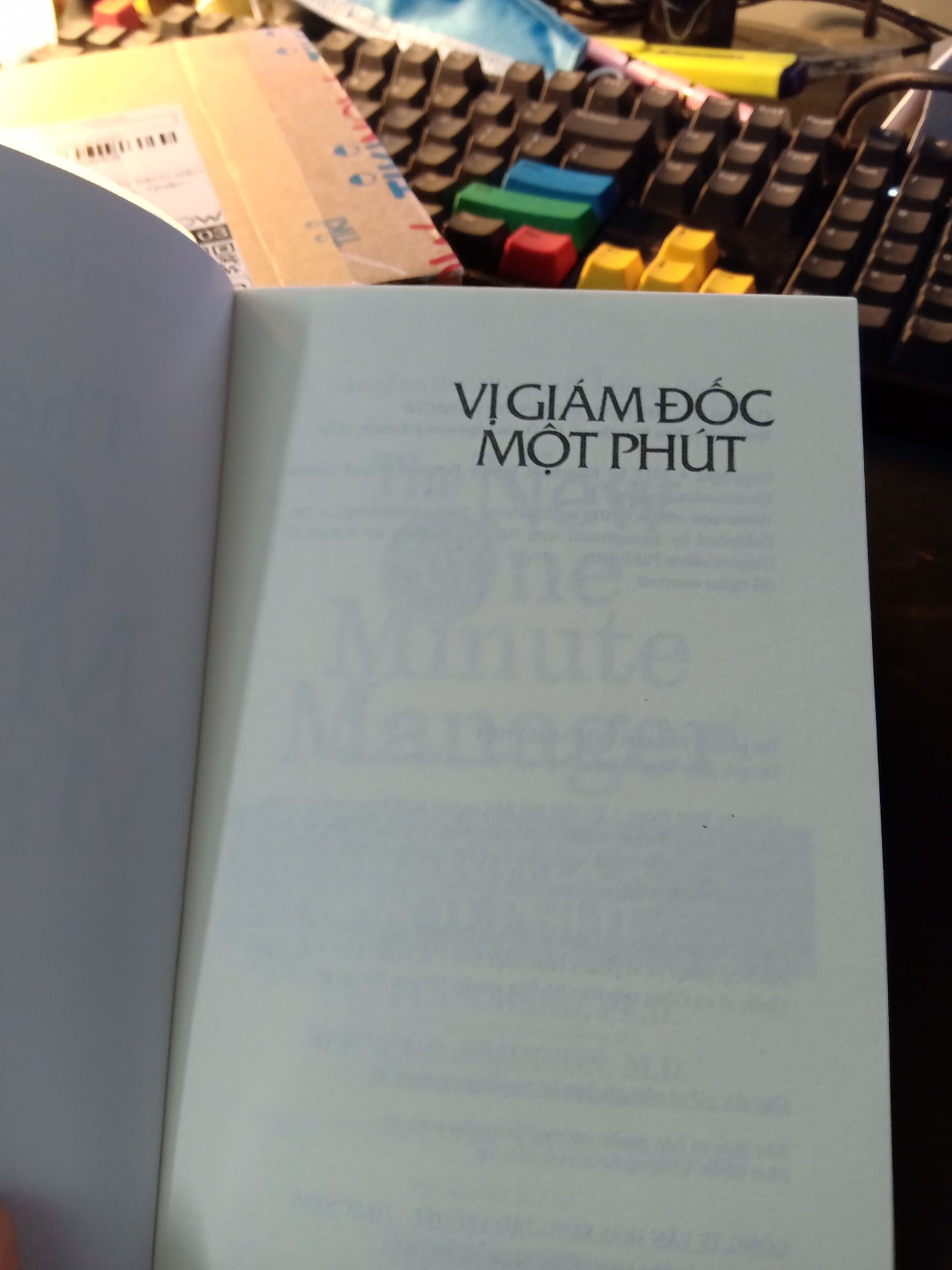 Giấy thô, nhám, xấu. Săn 11k nên chấp nhận được. Nội dung thì chắc tạm ổn vì sách này của first new, mà sách của first new toàn self help xào đi nấu lại =))