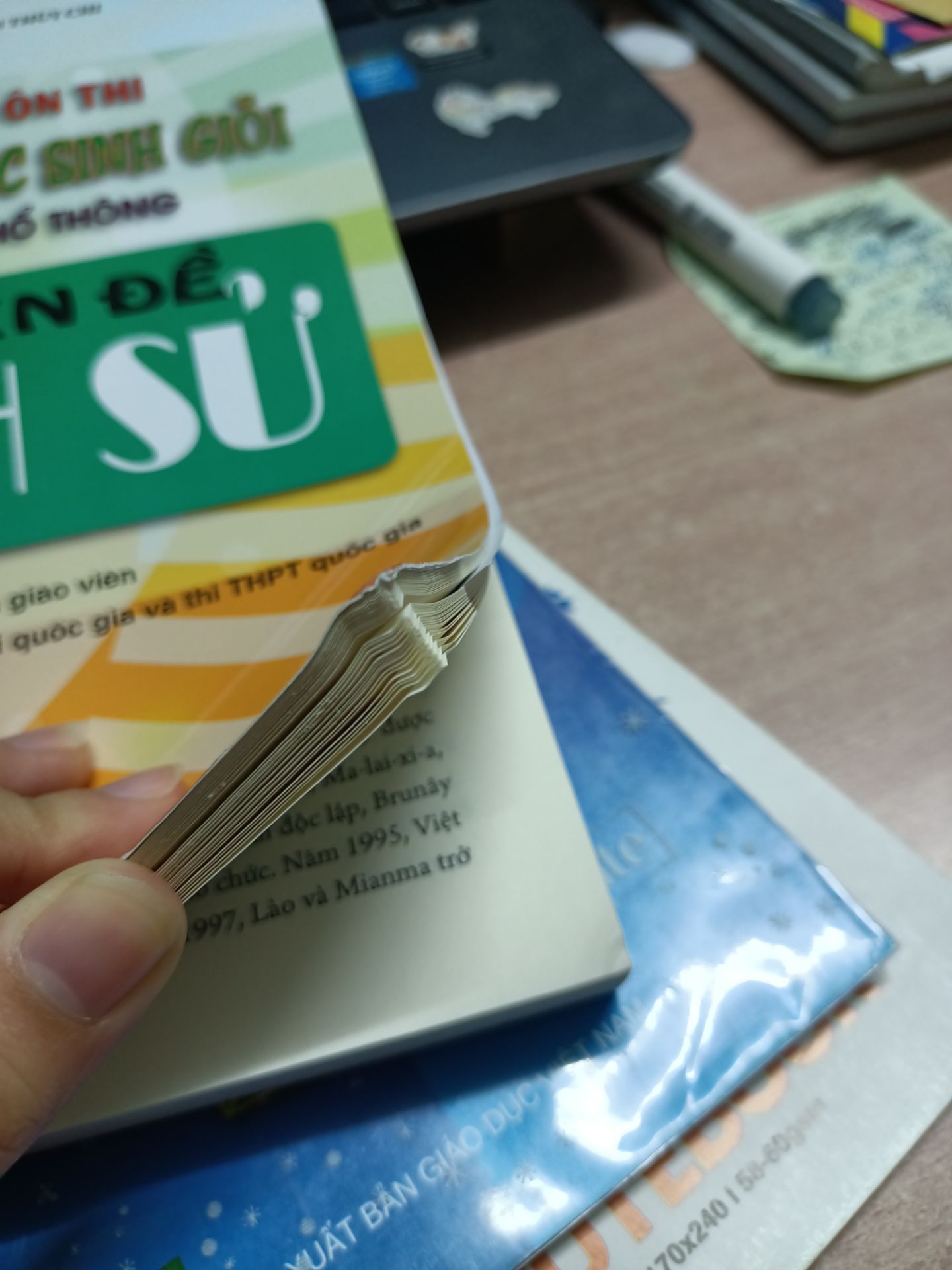 sách cực hay, những bạn nào ôn đội tuyển nên mua ạ,
mỗi tội sách hơi lỗi góc tý thôi.🥲🥲 sách cực hay, những bạn nào ôn đội tuyển nên mua ạ,
mỗi tội sách hơi lỗi góc tý thôi.🥲🥲