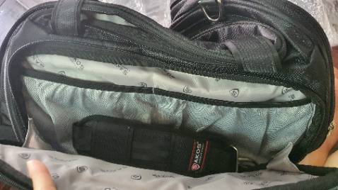 Túi đẹp, chắc chắn và xịn xò lắm nha. Các ngăn chia cũng hợp lý và tiện dụng, rất đáng tiền. Có phiếu bảo hành 2 năm luôn.