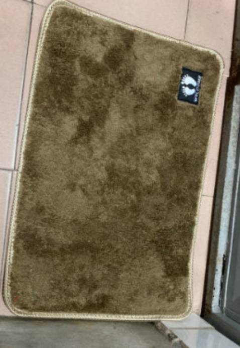 Thảm đẹp, dày dặn, lông nhiều, êm, mình nghĩ có khả năng thấm nước. Xứng đáng vs giá tiền ạ, nên mua nha., Thảm mình mua lần thứ 2 rồi. Mn nên mua ạ. Giao hàng nhanh. Nc là vs giá thì quá ok