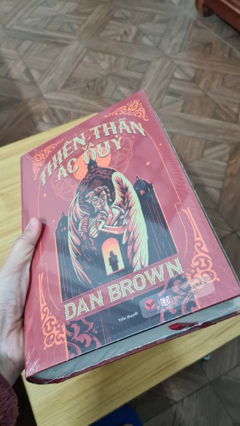 Sách mới nguyên seal. Bìa cứng mịn xịn. Giao hàng Tiki Now quá nhanh luôn. Rất hài lòng!