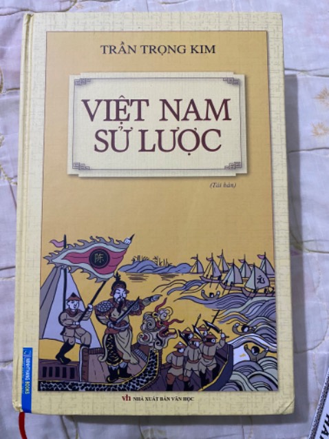 Sách bìa cứng đẹp, đọc để tìm hiểu thêm về sử nhà