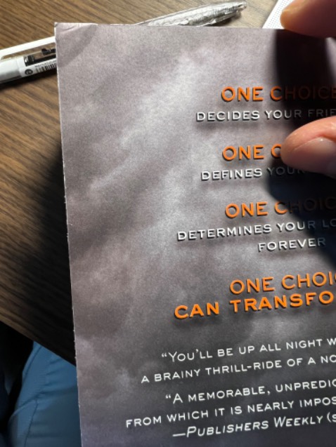 Sách bị cong viền, gập nát :(