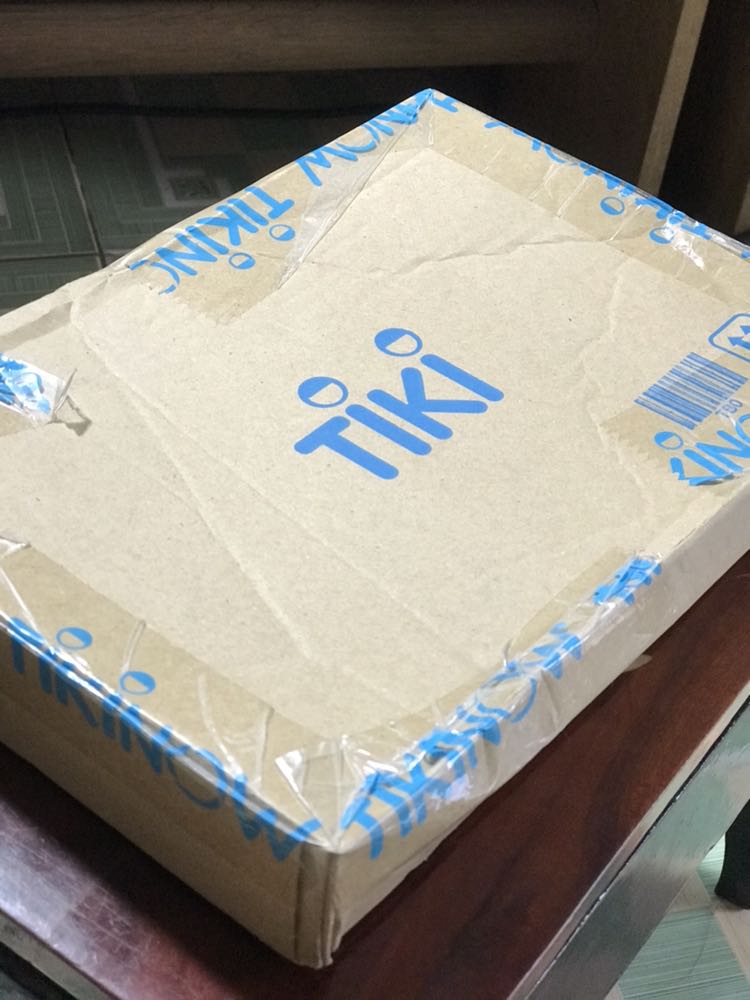 Hàng bao thơm í là mùi sách mới á😆
Nội dung sách thì vẫn chưa đọc kịp, tgian có hạn nên ko chụp cho các bn tham khảo đc 👉👈
Giao rất nhanh ln, đóng gói ko kĩ lắm( như kỉu bỏ sản phẩm vào hộp ko bao bọc j nhìu) nhưng mà sản phẩm vẫn ko bị sao cả vẫn ms mượt ko nếp nhăn👍👍