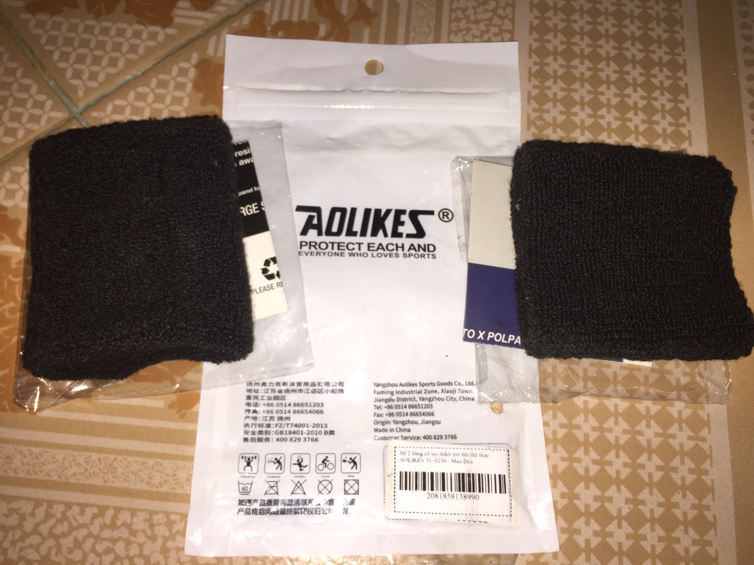 Do hàng mới nên mới đeo vào hơi rụng tí bông. Nhưng đeo vào rất êm và thoải mái, không bị bí. Hút mồ hôi tốt. Sờ mềm mại, rất đã tay :)) Do hàng mới nên mới đeo vào hơi rụng tí bông. Nhưng đeo vào rất êm và thoải mái, không bị bí. Hút mồ hôi tốt. Sờ mềm mại, rất đã tay :))