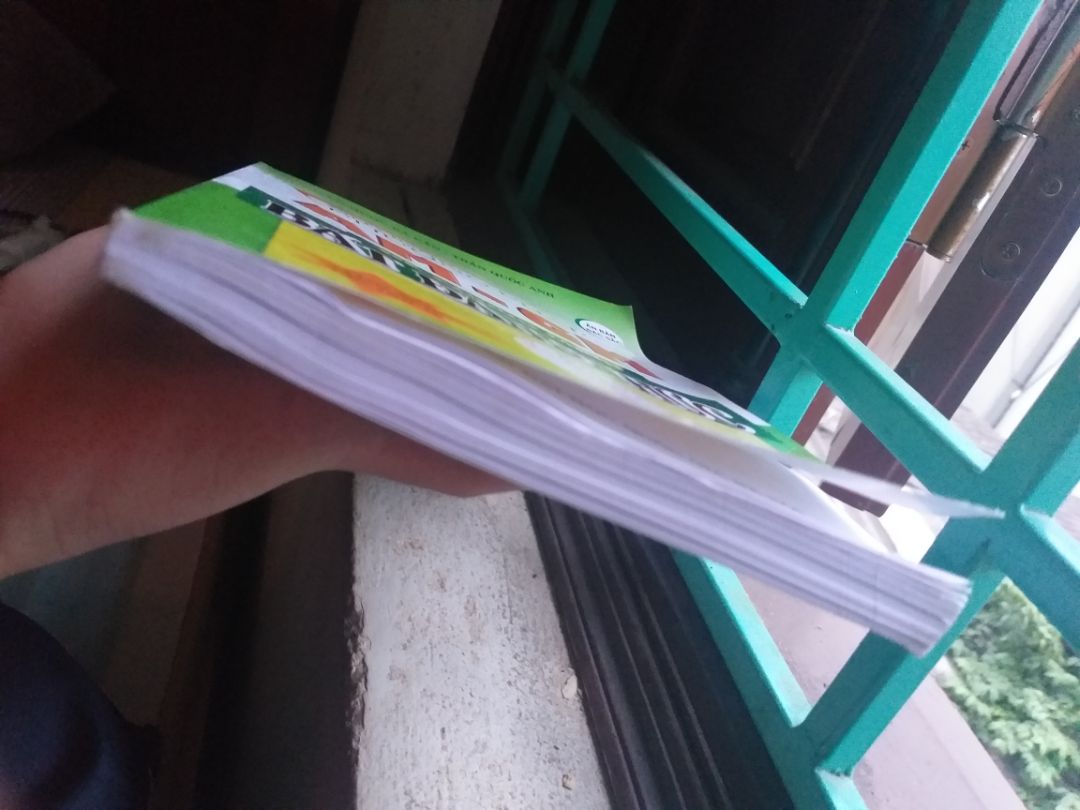 sách mới đây sao? sách thì ko có bọc, bìa lại còn bị cong, in thì.... quá thất vọng