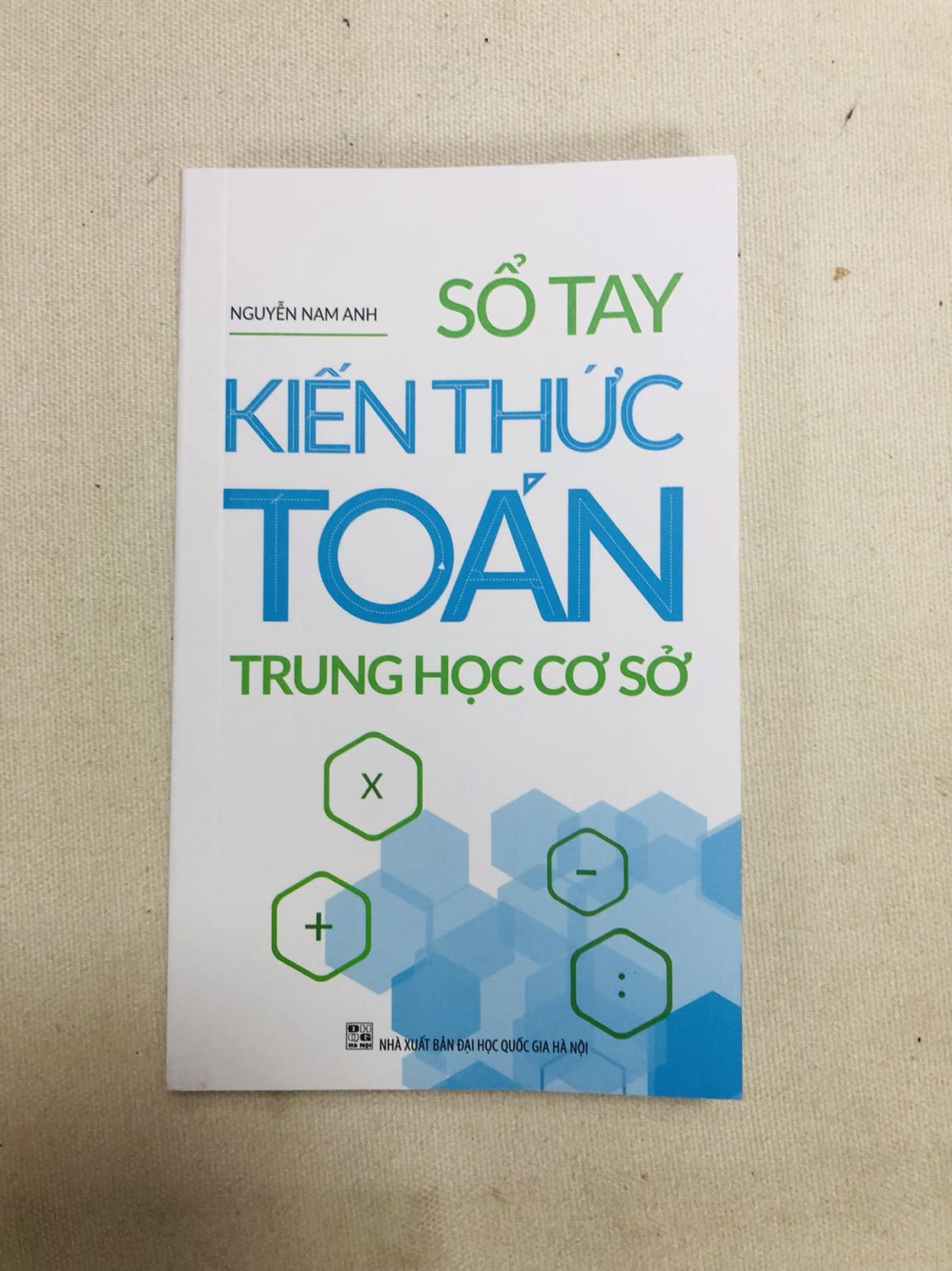 sách đầy đủ kiến thức, dễ hiểu