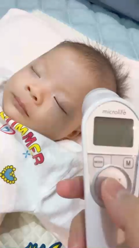 Xem giúp e đo thân nhiệt ko được shop ơi Xem giúp e đo thân nhiệt ko được shop ơi