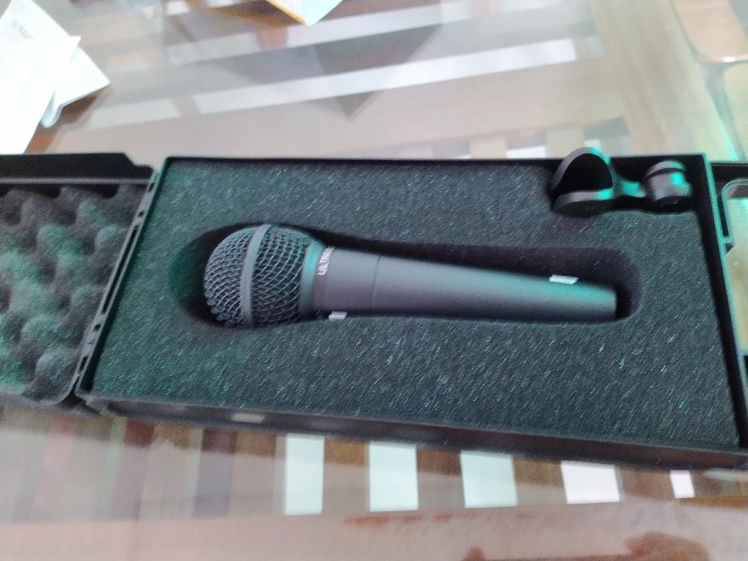 Đã nhận hàng, đẹp đó.
Ủa, mà cái này không có dây đúng không các bạn? Vậy mình nên mua dây nào cho phù hợp?