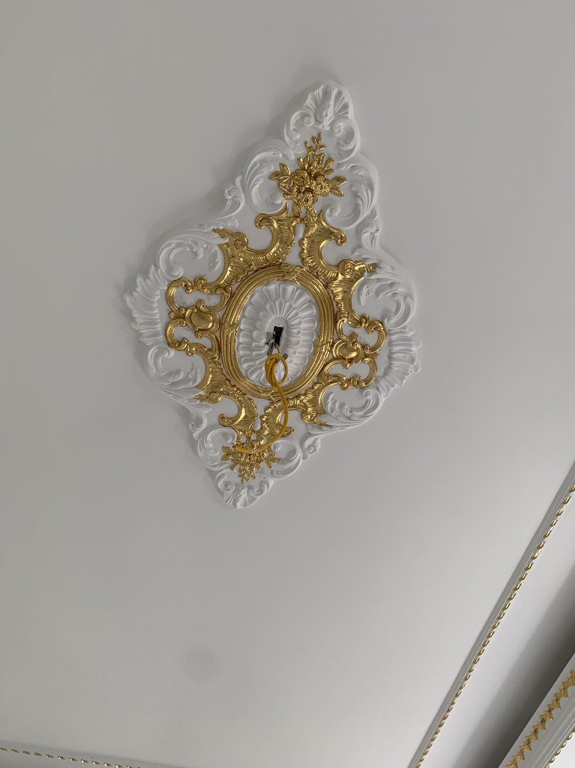 Điều quan trọng là chống nước không có nên nguy cơ bền thì ai mua đừng mong chờ nhé! Còn kiểu mua xài mà nâng như nâng trứng thì chịu. Nguyên lý chống nước là phải có gioăng cao su nắp dưới đế hoặc ốp đế là nhựa mềm ôm sát mà không có thì sao chống nước.(cứ tưởng lắp đế là nhựa mềm ôm được nhưng hóa ra là nhựa cứng nước vào như thường trong lần xài đầu tiên phải tháo ra lau). Còn lại thì ok. Nói chung tầm giá này thì ổn trong việc trải nghiệm