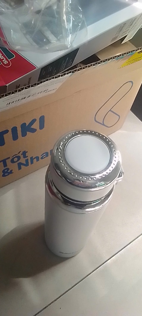 Mới nhận hàng đã bị bể nắp rồi