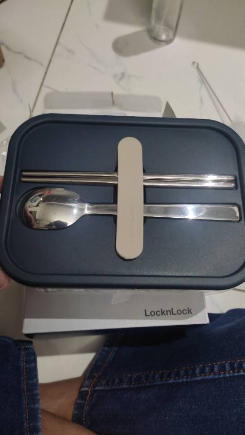 Giao hàng nhanh, sản phẩm chắc chắn, hèm khoá cứng cáp.