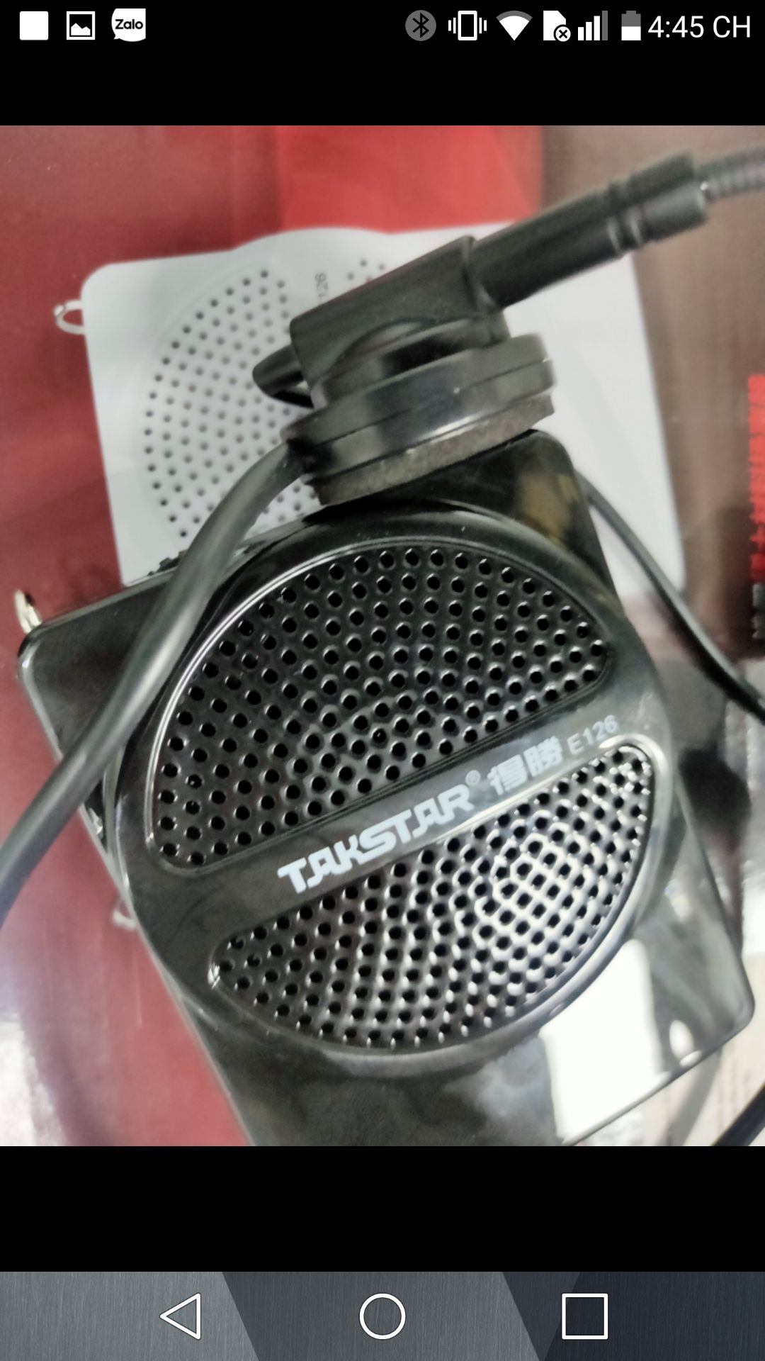 máy thiết kế nhỏ gọn, xinh xắn mà công suất loa nói khá to đấy, phù hợp cho phòng