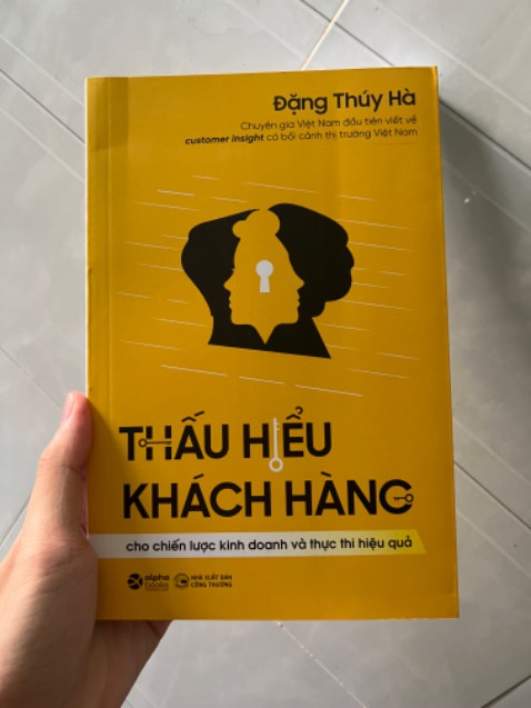 Nội dung hay, bìa đẹp, giao nhanh gọn lẹ, đẹp mắt, giá quá hời khi mua trên Tiki.vn