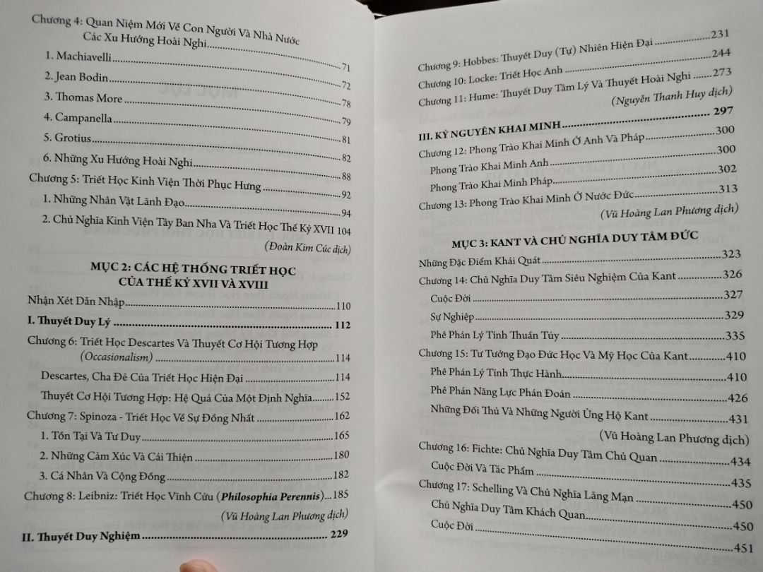 Tiki đóng gói kỹ càng, có lót bìa bảo hộ, giao nhanh. Về hai quyển phải nói là rất dày vì bao quát một vấn đề quá lớn và rộng: lịch sử triết học. Mình không phải dân chuyên nên không thể có một đáng giá chuẩn chỉnh chất lượng nội dung sách, ngoài cái tên đảm bảo (phần nào) của cụ Bùi Văn Nam Sơn. Nên chỉ có thể nói về hình thức sản phẩm và dịch vụ Tiki đã làm tốt, mình nhận được sản phẩm như ý vậy. Mình chọn mục lục tập 2 để các bạn tham khảo cách trình bày chủ đề và tiếp cận của sách.